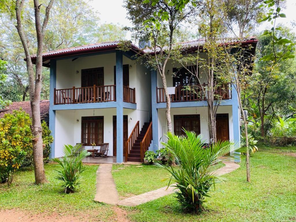 Isanka Lion Lodge Sigiriya Eksteriør bilde
