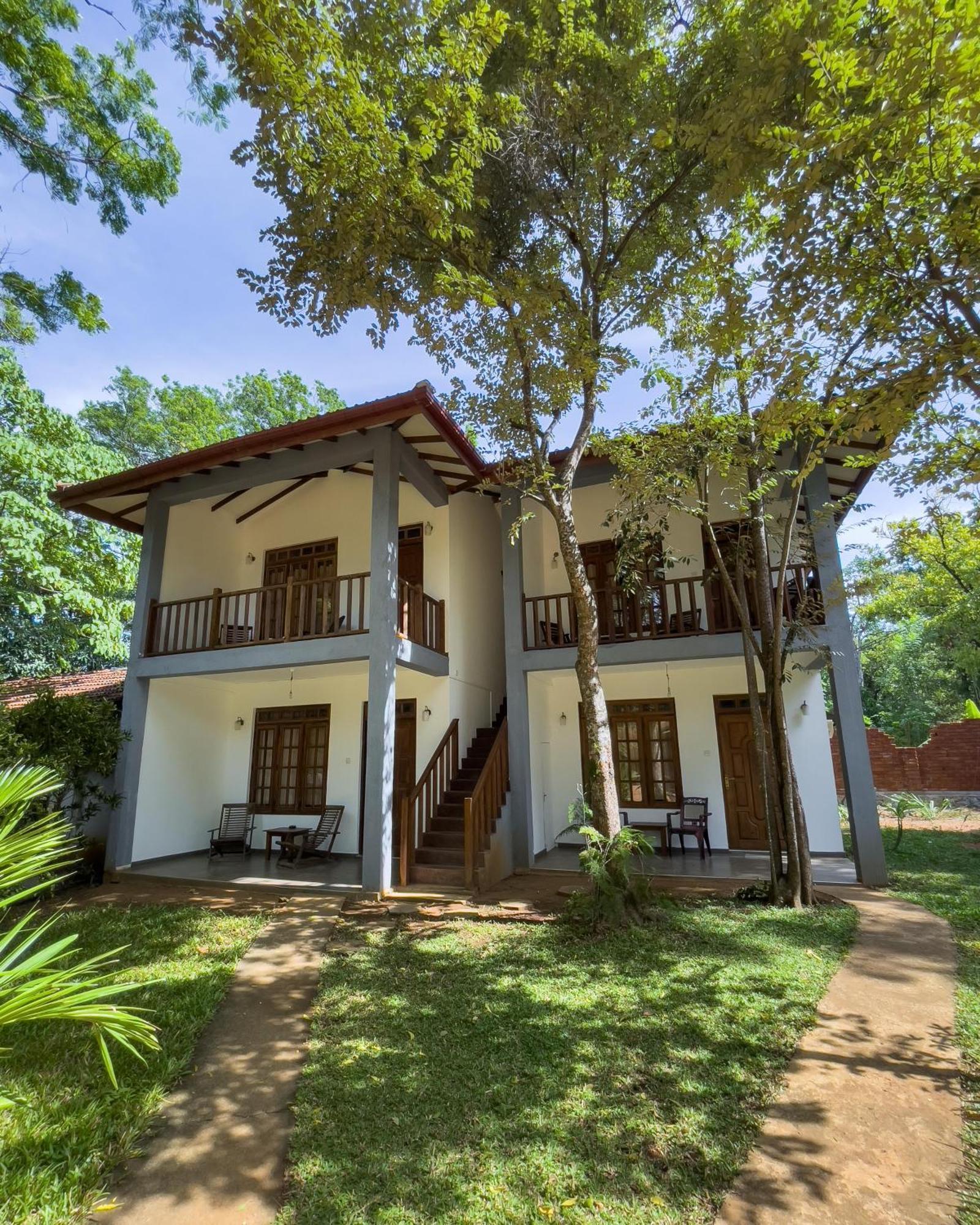Isanka Lion Lodge Sigiriya Eksteriør bilde