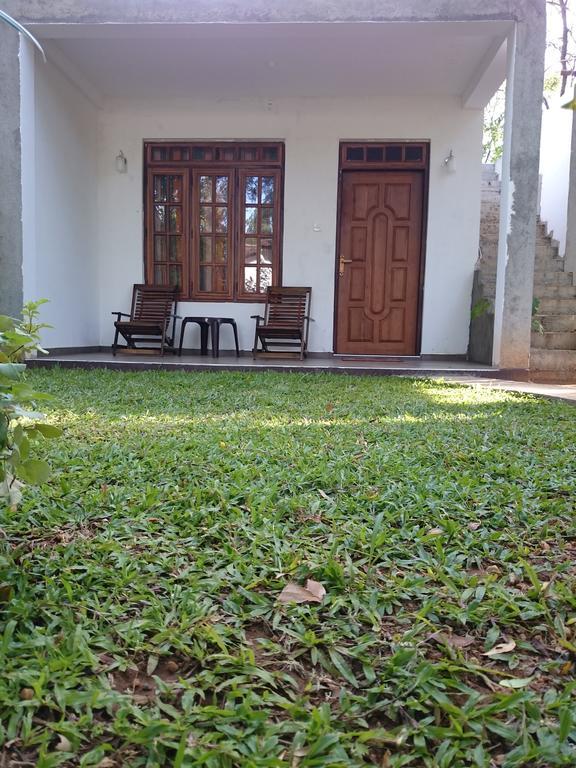 Isanka Lion Lodge Sigiriya Eksteriør bilde